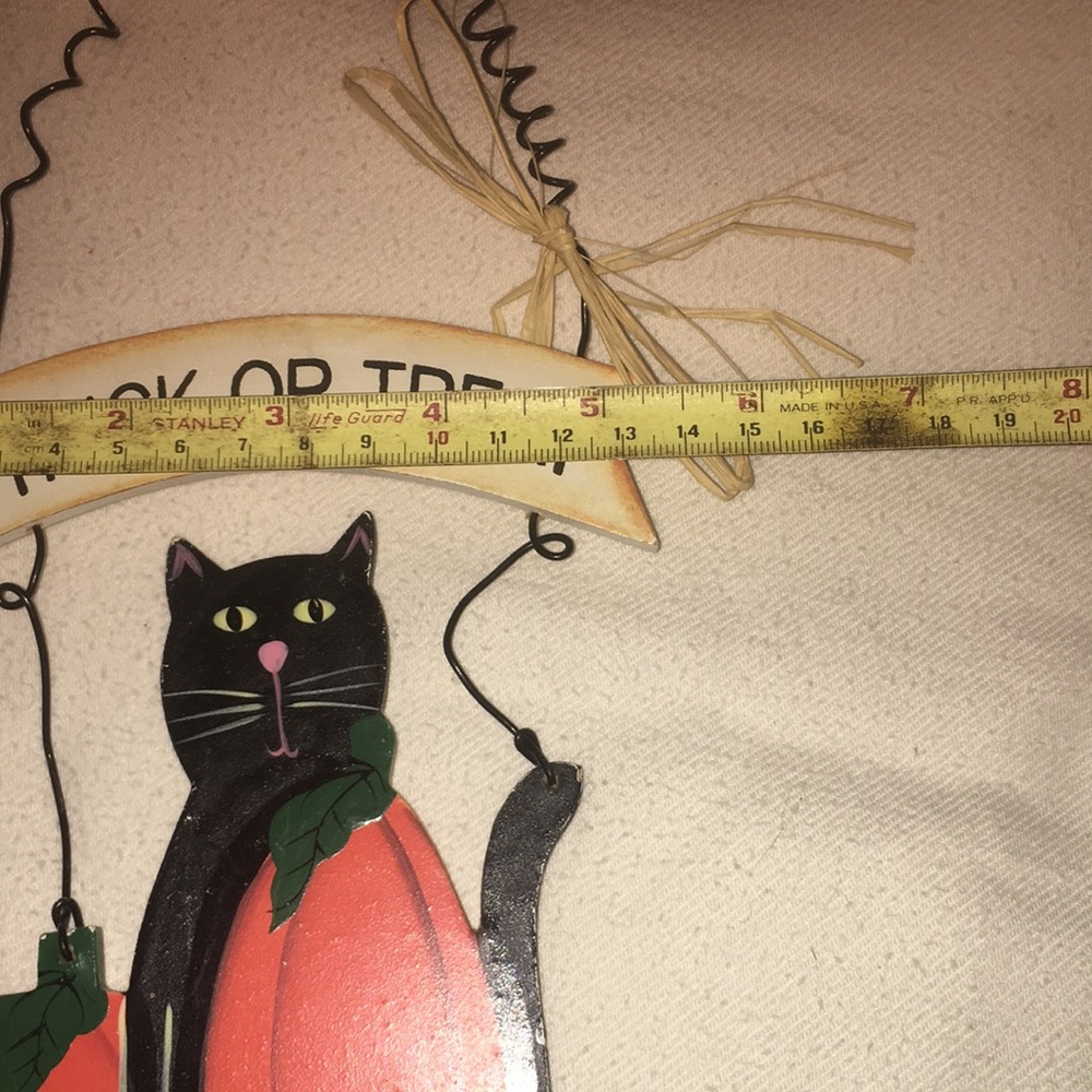 Vintage-Style Trick or Treat Hanging Wood Sign - Cat & Pumpkins Design - Picture 8 of 12